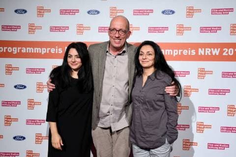 the Directors Nesrin l and Yasemin Samdereli r with Arne Birkenstock M , at 14 11 2017 in Cologne to award Ceremony the 27 Cinema program price NRW