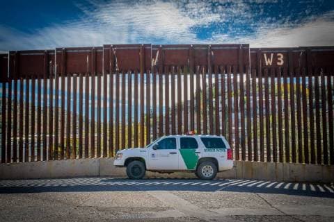 Grenze zwischen den USA und Mexiko in Nogales, Arizona November 14, 2017 - The border wall at the US - Mexico border in the city of Nogales, Arizona - ZUMAm156 20171114_zap_m156_022 Copyright: xDimitriosxManisx