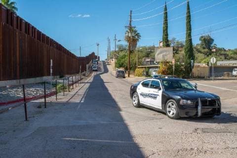 Grenze zwischen den USA und Mexiko in Nogales, Arizona November 14, 2017 - The border wall at the US - Mexico border in the city of Nogales, Arizona - ZUMAm156 20171114_zap_m156_027 Copyright: xDimitriosxManisx