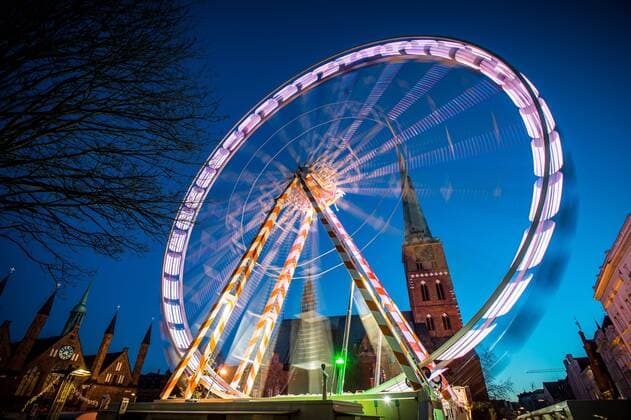Luebeck Christmas market a Ferris wheel revolves to at 27 11 2016 on the maritime Christmas market on the Koberg in Luebeck before the St Jakobi Church and the Saints Spirit Hospital in Luebeck Luebeck Schleswig Holstein Germany