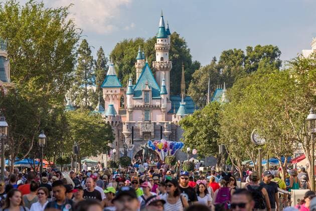 Sleeping Beauty Castle front Crowd Disneyland Park Disneyland Resort Anaheim California USA North America Copyright: imageBROKER MarcxRasmus iblmra04590888.jpg