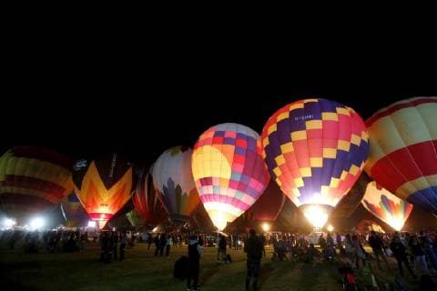 Dozens of hot air balloons are seen during their departure in the city of Leon, in the state of Guanajuato, Mexico, on 17 November 2017, during the first day of the International Balloon Festival 2017. The festival takes place from November 17 to 20. International Balloon Festival 2017 !ACHTUNG: NUR REDAKTIONELLE NUTZUNG!  Copyright: xUlisesxRuizxBasurtox MEX05 20171118-636465752857211120