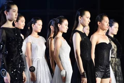 (171118) -- SANYA, Nov. 18, 2017 -- Models compete in the 25th New Silk Road Model Look Final in Sanya, south China s Hainan Province, Nov. 17, 2017. ) (ry) CHINA-SANYA-MODEL CONTEST (CN) GuoxCheng 