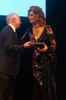 November 18, 2017 - November 18 Almeria (Andalusia) Sophia Loren has received the award Almeria Tierra de Cine . The Italian myth has been honored at the XVI International Film Festival of Almeria - ZUMAc161 20171118_zap_c161_030 Copyright: xLorenzoxCarnerox