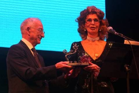 November 18, 2017 - November 18 Almeria (Andalusia) Sophia Loren has received the award Almeria Tierra de Cine . The Italian myth has been honored at the XVI International Film Festival of Almeria - ZUMAc161 20171118_zap_c161_031 Copyright: xLorenzoxCarnerox