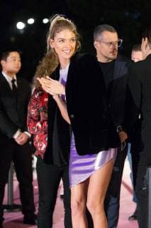 Victoria s Secret Angel and American model Martha Hunt poses before taking group photos ahead of the 2017 Victoria s Secret Fashion Show at the Mercedes-Benz Arena in Shanghai, China, 18 November 2017. Victoria s Secret Angel Martha Hunt flaunts slender waist in crop top in Shanghai  pbu712853_14