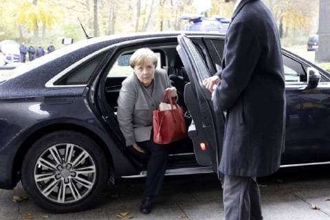 Angela Merkel, Bundeskanzlerin, CDU, Ankunft zu den Sondierungsgespraechen in der Landesvertretung Baden-Wuerttemberg, DEU, Berlin, 19.11.2017
