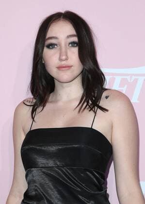 November 18, 2017 - Los Angeles, California, U.S. - 18 November 2017 - Los Angeles, California - Noah Cyrus. Variety s 1st Annual Hitmakers Luncheon. Photo Credit: AdMedia Los Angeles U.S. - ZUMAa123 20171118_zaa_a123_330 Copyright: xF.xSadoux
