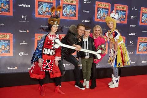 Nico Tail with Son Damian and Accompaniment World premiere Germany greatest Children show Game with the Time in Frederick city Palace Berlin at 19 11 2017 World premiere Game with the Time