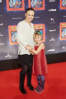 Tami Stronach U.S. Actress the infinite History with Daughter Maja World premiere Germany greatest Children show Game with the Time in Frederick city Palace Berlin at 19 11 2017 World premiere Game with the Time