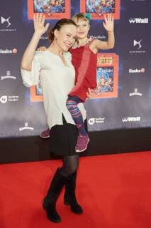 Tami Stronach U.S. Actress the infinite History with Daughter Maja World premiere Germany greatest Children show Game with the Time in Frederick city Palace Berlin at 19 11 2017 World premiere Game with the Time