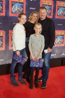 Marc Bator with Woman bright under Children Jodie and Jill World premiere Germany greatest Children show Game with the Time in Frederick city Palace Berlin at 19 11 2017 World premiere Game with the Time