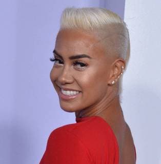 Sibley Scoles arrives for the annual American Music Awards held at Microsoft Theater in Los Angeles, on November 19, 2017.  LAP2017111926 JIMxRUYMEN