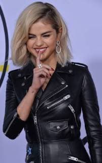 Singer Selena Gomez arrives for the annual American Music Awards held at Microsoft Theater in Los Angeles, on November 19, 2017.  LAP2017111960 JIMxRUYMEN