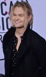Nick Dean arrives for the annual American Music Awards held at Microsoft Theater in Los Angeles, on November 19, 2017.  LAP2017111962 JIMxRUYMEN