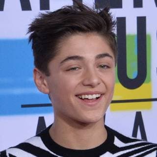 Asher Angel arrives for the annual American Music Awards held at Microsoft Theater in Los Angeles, on November 19, 2017.  LAP2017111965 JIMxRUYMEN