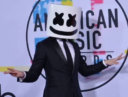 Bilder des Tages Marshmello arrives for the annual American Music Awards held at Microsoft Theater in Los Angeles, on November 19, 2017.  LAP2017111966 JIMxRUYMEN