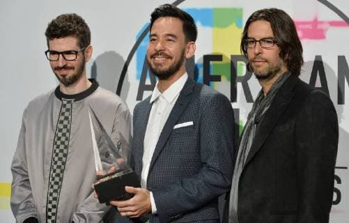 Brad Delson, Mike Shinoda and Rob Bourdon of Linkin Park backstage for their win for Favorite Artist - Alternative Rock at the annual American Music Awards held at Microsoft Theater in Los Angeles, on November 19, 2017.  LAP20171119100 JIMxRUYMEN