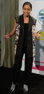 Yara Shahidi backstage at the annual American Music Awards held at Microsoft Theater in Los Angeles, on November 19, 2017.  LAP2017111990 JIMxRUYMEN
