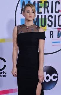 Actress Lili Reinhart arrives for the annual American Music Awards held at Microsoft Theater in Los Angeles, on November 19, 2017.  LAP20171119136 JIMxRUYMEN