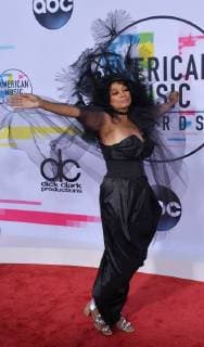 Singers and actress Diana Ross holds arrives for the annual American Music Awards held at Microsoft Theater in Los Angeles, on November 19, 2017.  LAP20171119172 JIMxRUYMEN