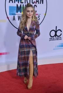 Actress Sabrina Carpenter arrives for the annual American Music Awards held at Microsoft Theater in Los Angeles, on November 19, 2017.  LAP20171119173 JIMxRUYMEN
