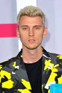 Machine Gun Kelly at the Arrival to the American Music Awards at 19 11 2017 in Los Angeles 2017 American Music Awards in Los Angeles
