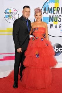 Pink and her Husband Carey Hard at the Arrival to the American Music Awards at 19 11 2017 in Los Angeles 2017 American Music Awards in Los Angeles