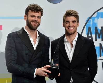Alex Pall (L) and Andrew Taggart of The Chainsmokers appear backstage after being named Favorite Electronic Dance Music Artist during the annual American Music Awards held at Microsoft Theater in Los Angeles, on November 19, 2017.  LAP20171119196 JIMxRUYMEN