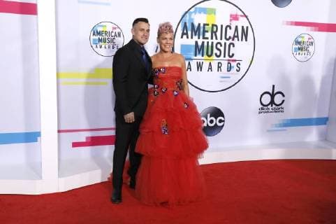 Pink with Husband Carey Hard at the award Ceremony the 44 American Music Awards in Microsoft Theatre Los Angeles 19 11 2017 Foto:xD.xBedrosianx xFuturexImage