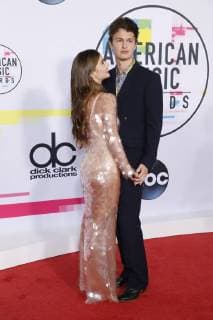 Ansel Elgort with Girlfriend Violetta at the award Ceremony the 44 American Music Awards in Microsoft Theatre Los Angeles 19 11 2017 Foto:xD.xBedrosianx xFuturexImage