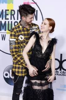 Travis Mills and Madelaine Petsch at the award Ceremony the 44 American Music Awards in Microsoft Theatre Los Angeles 19 11 2017 Foto:xD.xBedrosianx xFuturexImage