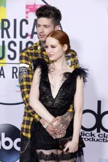 Travis Mills and Madelaine Petsch at the award Ceremony the 44 American Music Awards in Microsoft Theatre Los Angeles 19 11 2017 Foto:xD.xBedrosianx xFuturexImage