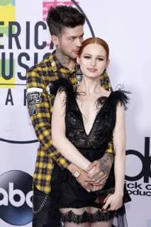 Travis Mills and Madelaine Petsch at the award Ceremony the 44 American Music Awards in Microsoft Theatre Los Angeles 19 11 2017 Foto:xD.xBedrosianx xFuturexImage