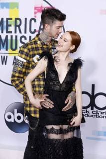 Travis Mills and Madelaine Petsch at the award Ceremony the 44 American Music Awards in Microsoft Theatre Los Angeles 19 11 2017 Foto:xD.xBedrosianx xFuturexImage