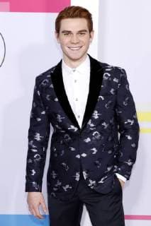 K J APA at the award Ceremony the 44 American Music Awards in Microsoft Theatre Los Angeles 19 11 2017 Foto:xD.xBedrosianx xFuturexImage
