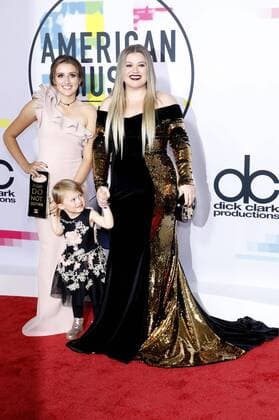 Kelly Clarkson with Daughters Savannah and River Rose at the award Ceremony the 44 American Music Awards in Microsoft Theatre Los Angeles 19 11 2017 Foto:xD.xBedrosianx xFuturexImage