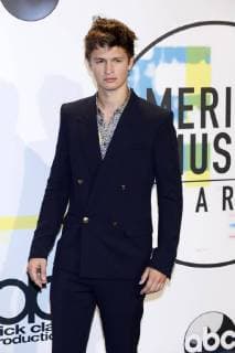 Ansel Elgort at the award Ceremony the 44 American Music Awards in Microsoft Theatre Los Angeles 19 11 2017 Foto:xD.xBedrosianx xFuturexImage