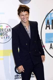 Ansel Elgort at the award Ceremony the 44 American Music Awards in Microsoft Theatre Los Angeles 19 11 2017 Foto:xD.xBedrosianx xFuturexImage