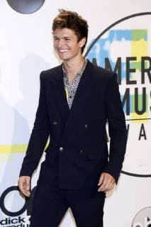 Ansel Elgort at the award Ceremony the 44 American Music Awards in Microsoft Theatre Los Angeles 19 11 2017 Foto:xD.xBedrosianx xFuturexImage