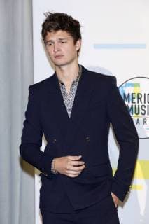 Ansel Elgort at the award Ceremony the 44 American Music Awards in Microsoft Theatre Los Angeles 19 11 2017 Foto:xD.xBedrosianx xFuturexImage