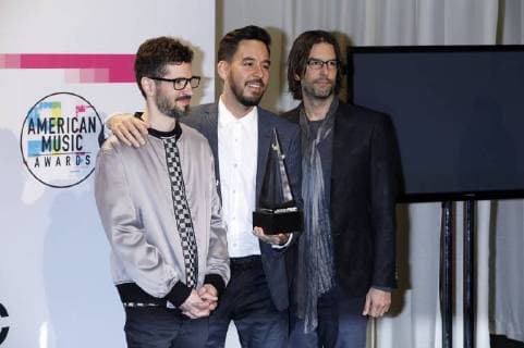 Brad Delson Mike Shinoda and Rob Bourdon Linkin Park at the award Ceremony the 44 American Music Awards in Microsoft Theatre Los Angeles 19 11 2017 Foto:xD.xBedrosianx xFuturexImage