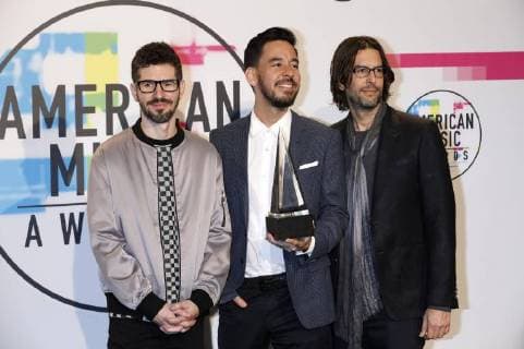 Brad Delson Mike Shinoda and Rob Bourdon Linkin Park at the award Ceremony the 44 American Music Awards in Microsoft Theatre Los Angeles 19 11 2017 Foto:xD.xBedrosianx xFuturexImage