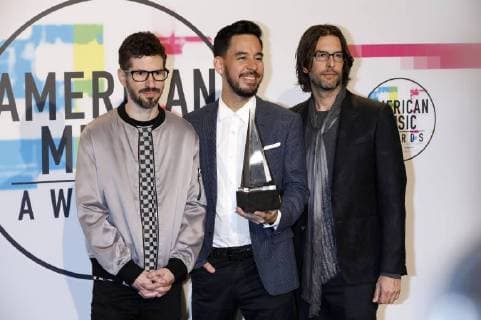 Brad Delson Mike Shinoda and Rob Bourdon Linkin Park at the award Ceremony the 44 American Music Awards in Microsoft Theatre Los Angeles 19 11 2017 Foto:xD.xBedrosianx xFuturexImage