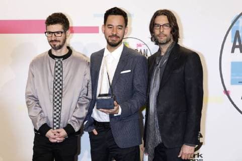 Brad Delson Mike Shinoda and Rob Bourdon Linkin Park at the award Ceremony the 44 American Music Awards in Microsoft Theatre Los Angeles 19 11 2017 Foto:xD.xBedrosianx xFuturexImage