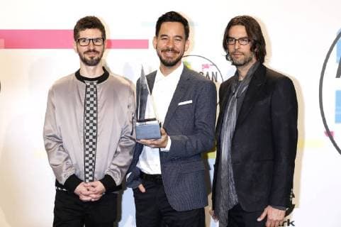 Brad Delson Mike Shinoda and Rob Bourdon Linkin Park at the award Ceremony the 44 American Music Awards in Microsoft Theatre Los Angeles 19 11 2017 Foto:xD.xBedrosianx xFuturexImage