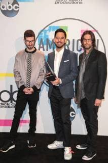 Presiträger the Tie Linkin Park with Brad Delson Mike Shinoda and Rob Bourdon at the American Music Awards at 19 11 2017 in Los Angeles 2017 American Music Awards in Los Angeles Pressroom Preistraeger