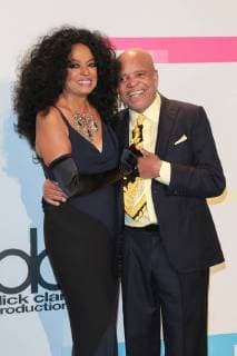 Diana Ross with Berry Gordy at the American Music Awards at 19 11 2017 in Los Angeles 2017 American Music Awards in Los Angeles Pressroom Preistraeger