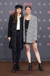 Luise Befort and Svenja Young European premiere the first German NETFLIX Original Series Dark in Zoopalast in Berlin at 20 11 207 European premiere Dark