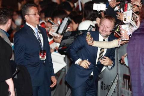 November 20, 2017 - EUM20171120ESP10.JPG.CIUDAD DE MEXICO.- Cinema Cine-Star Wars.- El director Rian Johnson, en la alfombra negra del filme Star Wars: Los ultimos Jedi, en un centro comercial al sur de la Ciudad de Mexico, este domingo 20 de noviembre de 2017. Foto: Agencia EL UNIVERSAL RCC.  - ZUMAu78_ 20171120_zaf_u78_072 Copyright: xIrvinxOlivaresx